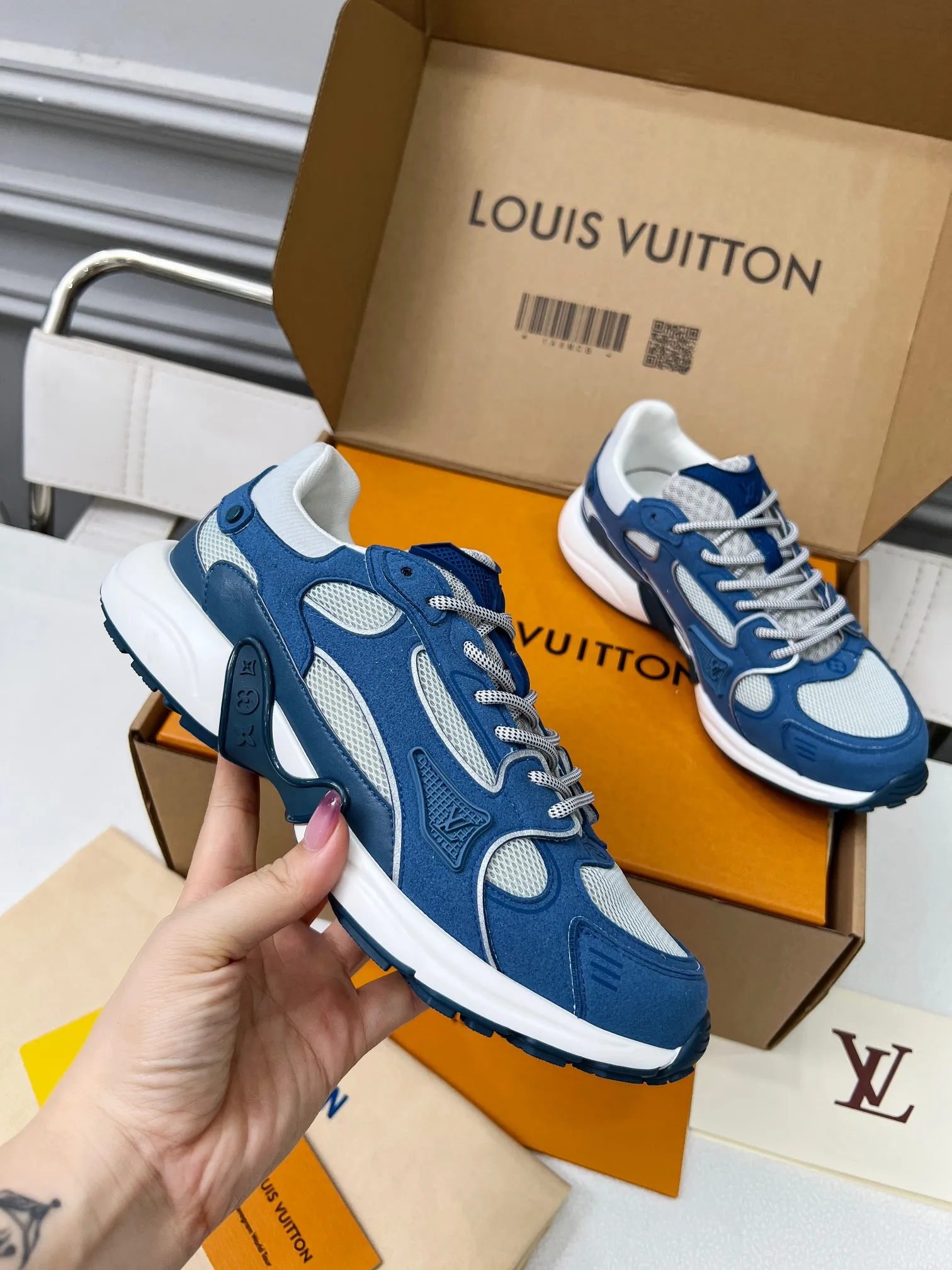 👟👟Ex-factory price 560👟👟 Women's shoes, women's clothing, men's size +10 2025 new LV couple's same style sports shoes, hot coming🔥🔥🔥Official website synchronized fabric, using special material printing process. Inside, breathable mesh size (women's model 35-42) (men's model 39-46, 45-46 customized)